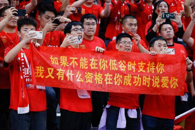 阿森纳艰难取胜却遭质疑，埃泽未来成疑